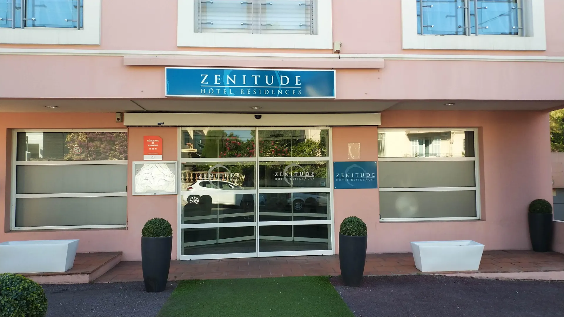 Zenitude Hotel-Residences Le Cannet 4*,